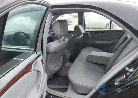 2002 Mercedes-Benz E 320 Special Edition z USA, uszkodzony, nr VIN WDBJF65JX2B469044